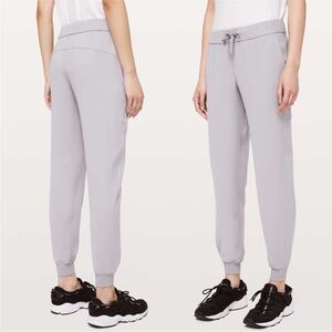 Lululemon On The Fly Jogger in Silverscreen Gray
